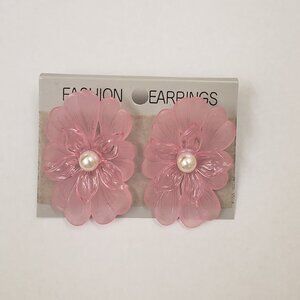 Pink flower earrings, NWT, pink flower, faux pearl center, pierced post earrings